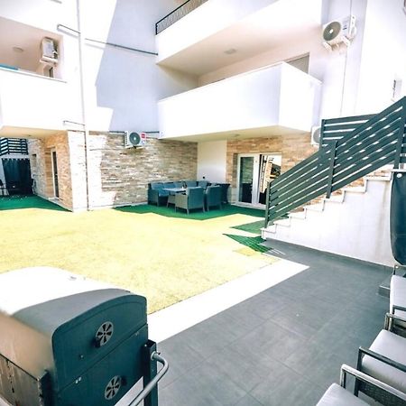 Vip Deluxe Apartment Arian Novalja Exteriér fotografie