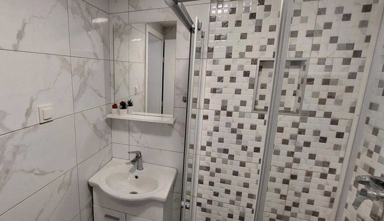Vip Deluxe Apartment Arian Novalja Exteriér fotografie